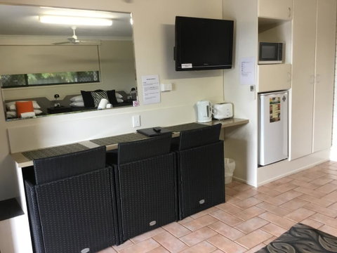 Golden Palms Motor Inn - Accommodation Perth 3