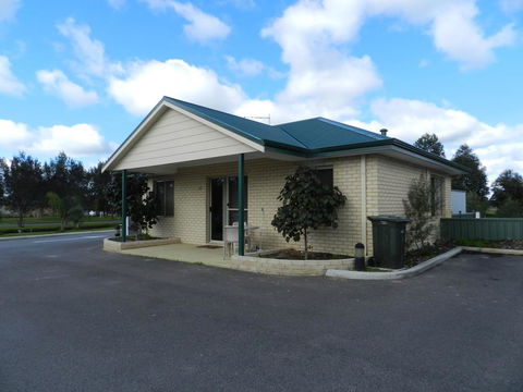 Golden Ponds - Accommodation Perth 2