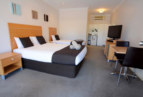Golden Reef Motor Inn - Perth Resorts 3