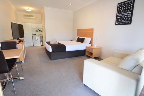 Golden Reef Motor Inn - Perth Resorts 2