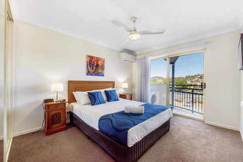 Golden Riviera Absolute Beachfront Resort - Accommodation Perth 3