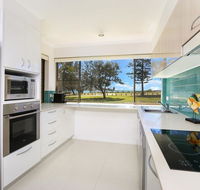 Golden Shores Unit 1 21 Landsborough Parade - Perth Resorts