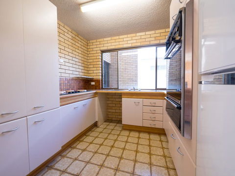 Golden Shores Unit 3, 21 Landsborough Parade - Perth Resorts 2
