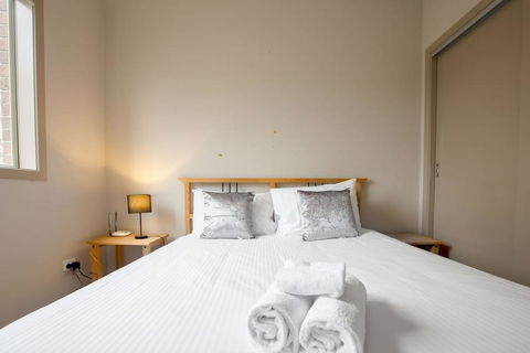 Gorgeous 4BR Home In Point Cook - Accommodation Perth 2