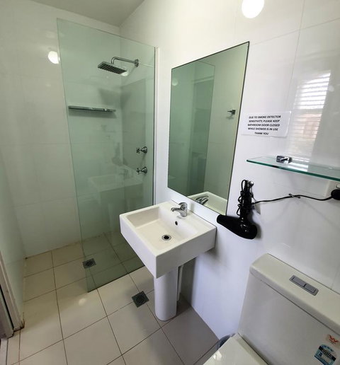 Grand Hotel - Accommodation Perth 3