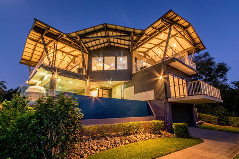 GRAND LUXURY MANSION WITH POOL, 2 BUGGIES AND FABULOUS OCEAN VIEWS - Perth Resorts 0