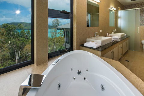 GRAND LUXURY MANSION WITH POOL, 2 BUGGIES AND FABULOUS OCEAN VIEWS - Perth Resorts 2
