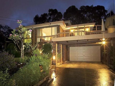 Great Views/Location 5 Bedrooms In Glen Waverley - Accommodation Perth 0