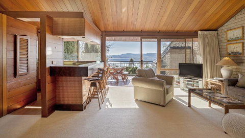 Grey Kangaroo- On Lake Jindabyne Foreshore - Accommodation Perth 0