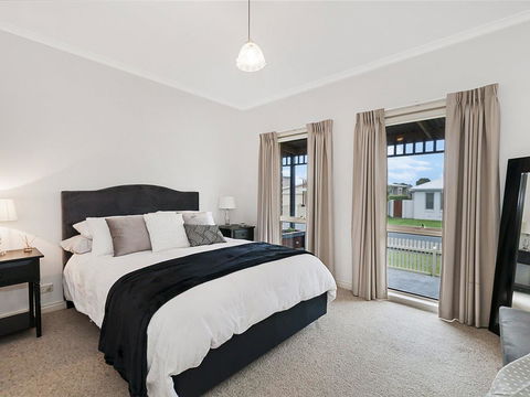 GUILDFORD COTTAGE - Accommodation Perth 0