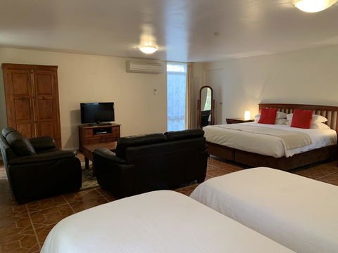 Guildford River Retreat - Perth Resorts 2