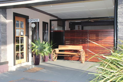 Gundagai Motel - Perth Resorts 1