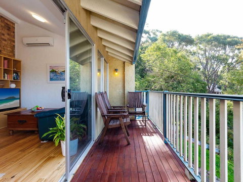 Gymea Retreat, 56 Ullora Close - Tri-Level Home With WIFI & Aircon - Accommodation Perth 2