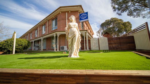 Hamilton's Queanbeyan Motel - Perth Resorts 0