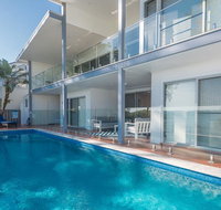 Hamptons Coastline Retreat- Waterfront with a Heated Pool - Accommodation Perth