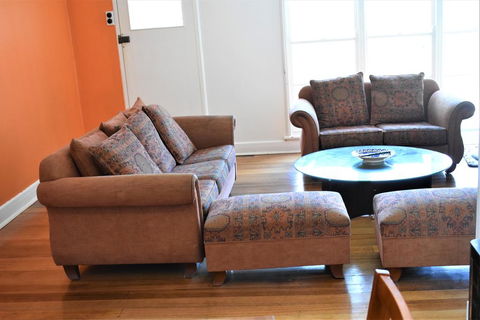 Happy Cozy House For Holidays, Beach, BBQ, Pet Friendly 35kms From CBD In Country Life Style !!! - Accommodation Perth 3