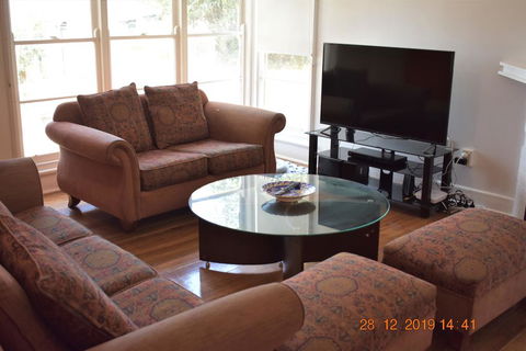 Happy Cozy House For Holidays, Beach, BBQ, Pet Friendly 35kms From CBD In Country Life Style !!! - Accommodation Perth 2