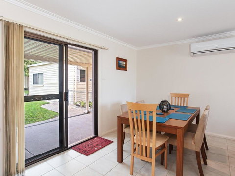 Happy Tails' , 55 Pantowora Street - Pet Friendly, Air Conditioned - Accommodation Perth 2