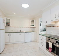 Happy Tails'  55 Pantowora Street - pet friendly air conditioned - Accommodation Perth