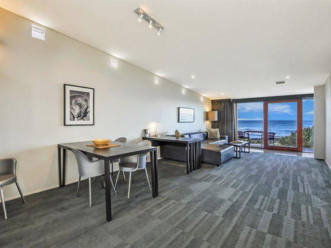 HEARN'S BEACHSIDE VILLA 2 - Accommodation Perth 2