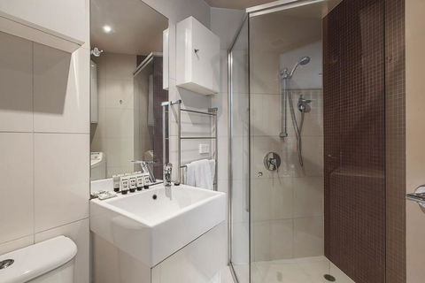 Heart Of Sandringham Apartment By Ready Set Host - Accommodation Perth 3