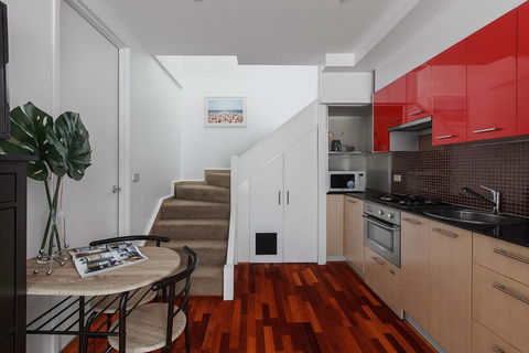 Heart Of Sandringham Apartment By Ready Set Host - Accommodation Perth 2