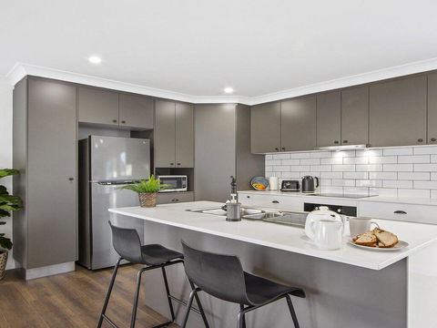 Heartland And Burrows - 450m To Beach - Perth Resorts 3