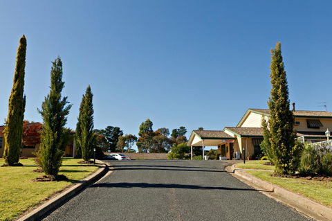 Hilltops Retreat Motor Inn - Accommodation Perth 2