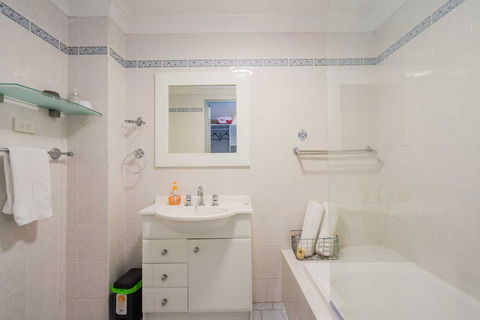 Home Away From Home Parramatta - Perth Resorts 1