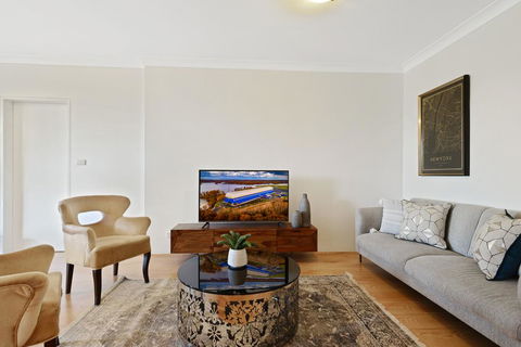 HomeHotel-Ultra Convenient Luxury Apartment Close To Train, Shops, CBD - Perth Resorts 0