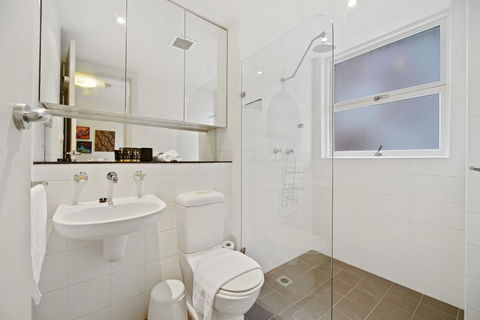 HomeHotel-Urban Retreat In Secure Boutique Block - Perth Resorts 3