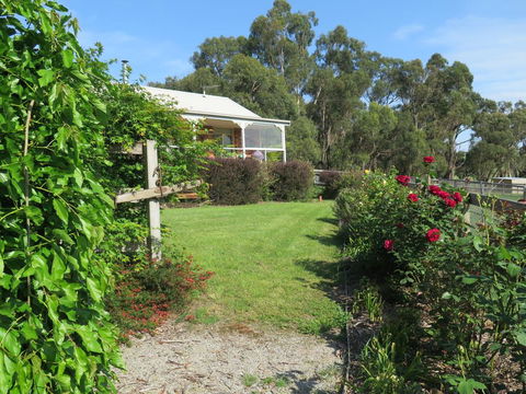 Honeyeater Cottage - Accommodation Perth 3