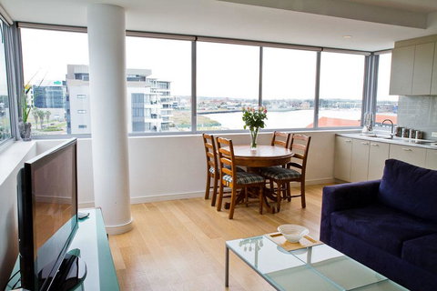 Honeysuckle Executive Suites - Accommodation Perth 0