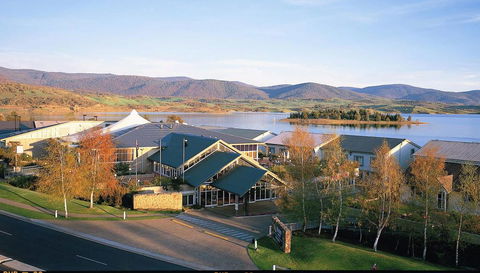 Horizons 115 - Lake Jindabyne Waterfront - Perth Resorts 2
