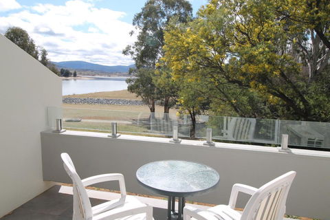 Horizons 115 - Lake Jindabyne Waterfront - Perth Resorts 0