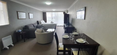 Horizons 201 - Lake Jindabyne Waterfront - Perth Resorts 1