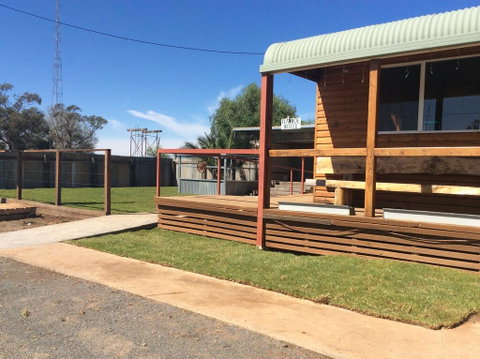 Ivanhoe Hotel Motel - Accommodation Perth 3