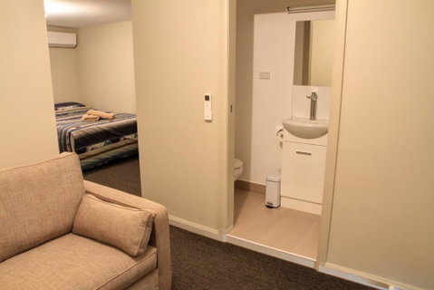 Ivanhoe Hotel Motel - Accommodation Perth 2