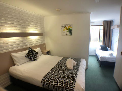 Jacaranda Place Motor Inn - Perth Resorts 3
