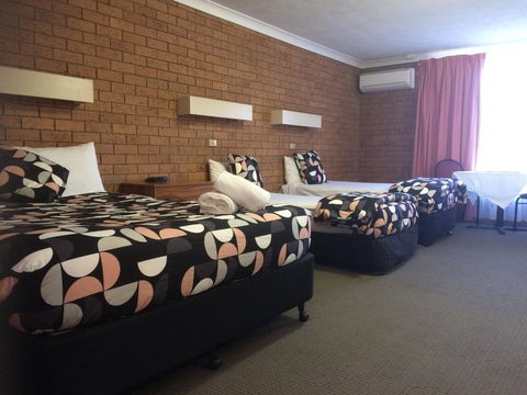 James Street Motor Inn - Perth Resorts 3