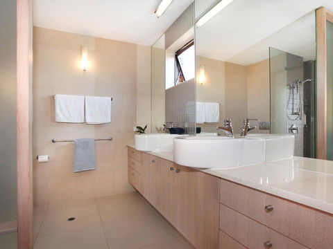Jedda 5 - Oceanview 3 BDRM Penthouse With Rooftop Spa - Accommodation Perth 3