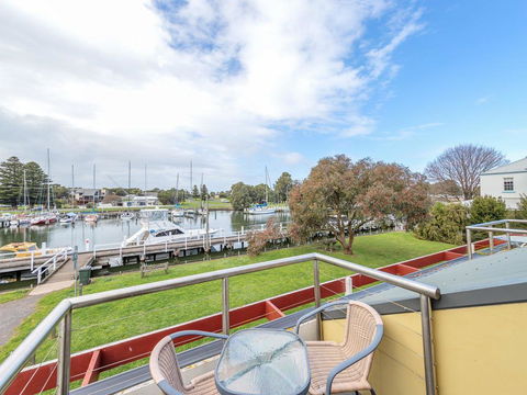 JOHANSSON'S PERCH No. 1 - Accommodation Perth 3