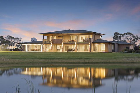 Jolong Park Club House - Perth Resorts 0