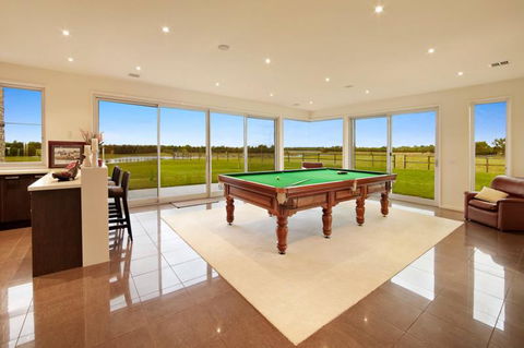 Jolong Park Club House - Perth Resorts 2