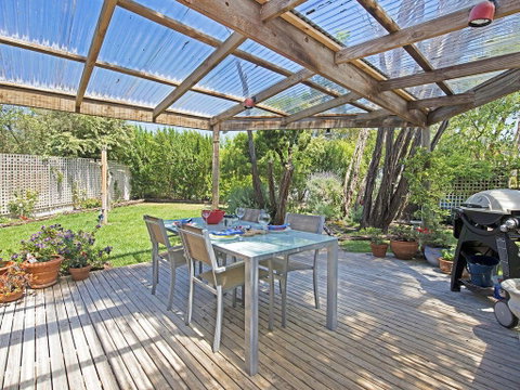 Just Beachy Beach House - Pet Friendly! - Accommodation Perth 3