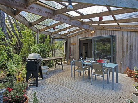 Just Beachy Beach House - Pet Friendly! - Accommodation Perth 1