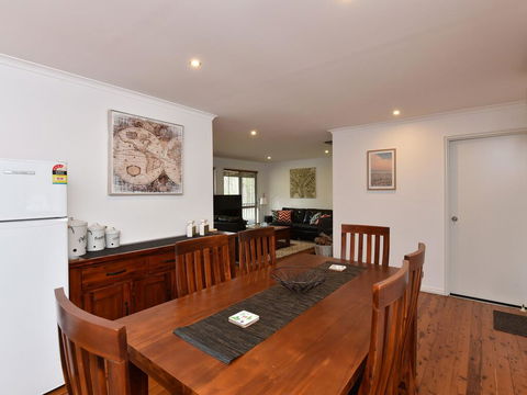 Kangaroo Cottage - Cute Accom In Bushland Setting - Accommodation Perth 2