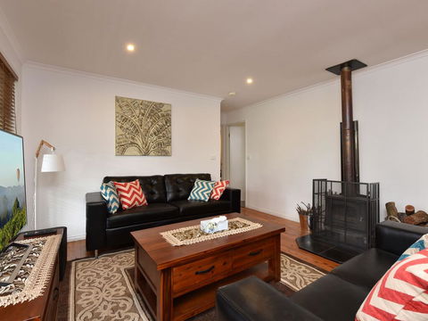 Kangaroo Cottage - Cute Accom In Bushland Setting - Accommodation Perth 1