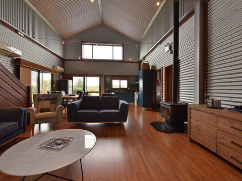 Kelman Cottage - Tucked Away With Pool + Native Wildlife - Accommodation Perth 3