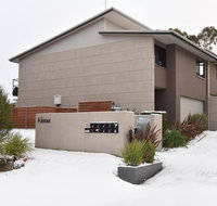 Khione 1 - Modern  spacious with views towards Lake Jindabyne  the mountains beyond - Accommodation Perth